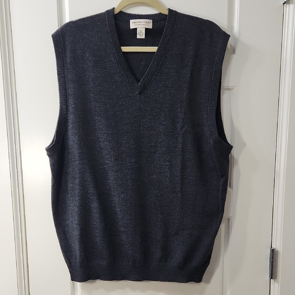 Pronto-Uomo Charcoal Gray V-Neck Sweater Vest in 100% Wool Men's Large